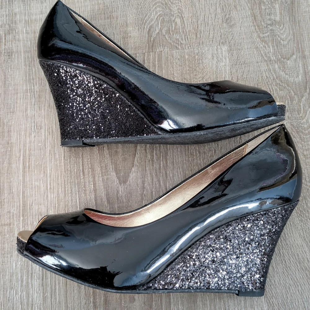 Lilly Pulitzer Black Patent Leather Glitter Wedges Size 9  EUC